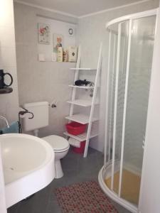 a bathroom with a white toilet and a shower at Apartment Fon in Blejska Dobrava