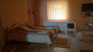 TV a/nebo společenská místnost v ubytování Sobe Rooms Szobák Zimmer KIS