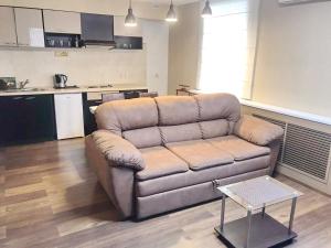 Kuchyň nebo kuchyňský kout v ubytování Dvoryanskiy Hotel