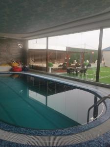 The swimming pool at or close to Alreem challet