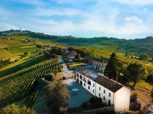 an aerial view of a house in a vineyard at Tenuta Le More in Calosso