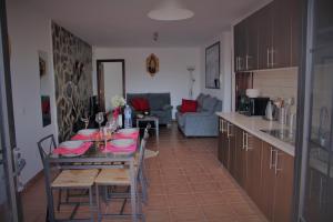 Kuchyňa alebo kuchynka v ubytovaní Apartamento los Rostros + 36 fotografií