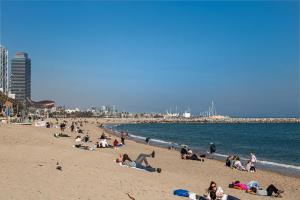 Een strand bij of vlak bij het appartement