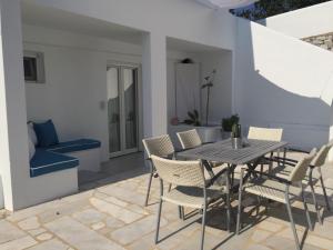 Balkón nebo terasa v ubytování Modern House near Parikia with 3 bedrooms & 2 bath