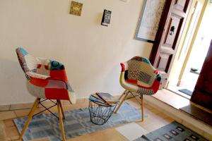 two chairs sitting in a room with a window at Alter Ego b&b Assisi in Assisi