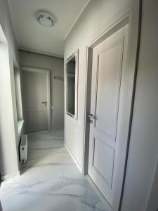 Postel nebo postele na pokoji v ubytování Jurmala Guest House Markiza