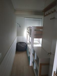 A bed or beds in a room at Apartamento primera línea Torrenostra