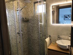 Koupelna v ubytování Luxury rooms Lira
