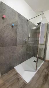 A bathroom at SYC Favoloso