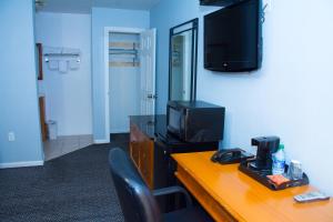 TV a/nebo společenská místnost v ubytování At 9 Motel