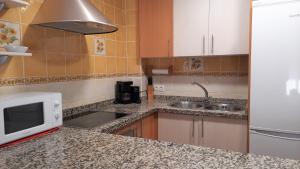 Kuchyňa alebo kuchynka v ubytovaní Apartamento Capri Los Boliches Wifi gratis Beach 100m