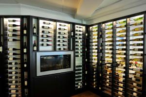 
a room filled with lots of shelves filled with wine bottles at Parkhotel Tjaarda in Oranjewoud
