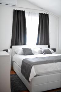 Posteľ alebo postele v izbe v ubytovaní Bellevue Hill apartment