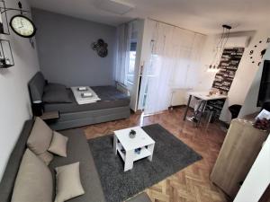 a living room with a couch and a table at Time KEEPER in Osijek