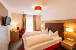Postel nebo postele na pokoji v ubytování Hotel Gasthof Neuwirt