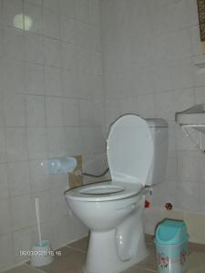 a bathroom with a toilet with the lid up at Odessa Otel Avsallar in Avsallar