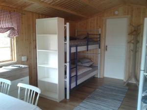a room with two bunk beds in a cabin at Ferienhäuschen MD Sportfiske in Sveg