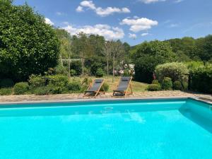 Bazén v ubytování Paddock Lodge - Suites Wellness & Chambres d'hôtes nebo v jeho okolí