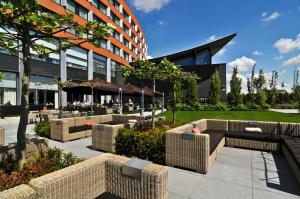 Taman di luar Van der Valk Hotel Rotterdam Ridderkerk