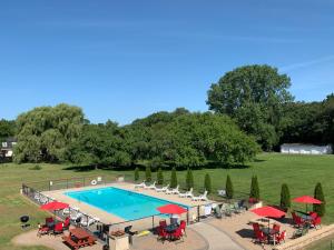 an overhead view of a swimming pool with chairs and umbrellas at Geneva Wells Inn in Lake Geneva