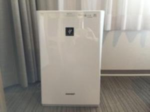 um frigorífico branco sentado no chão num quarto em Hotel St Palace Kurayoshi - Vacation STAY 82276 em Kurayoshi