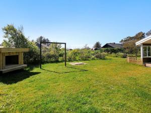 Zahrada ubytování 7 person holiday home in Hjørring-By Traum