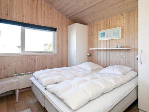 Posteľ alebo postele v izbe v ubytovaní Three-Bedroom Holiday home in Hjørring 17