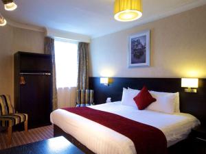 A bed or beds in a room at Chester Station Hotel, Sure Hotel Collection by Best Western 