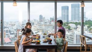 a group of people sitting at a table eating food at Hotel Ocean (Kokusai-Dori) in Naha