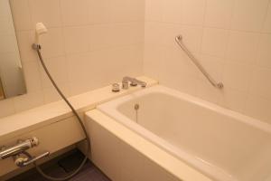 Kamar mandi di Nishiizu Crystal View Hotel