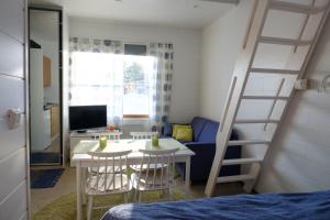 Μια τηλεόραση ή/και κέντρο ψυχαγωγίας στο Lucky Ranch cabin 3