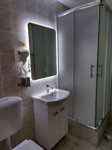 Koupelna v ubytování Perucac Apartment + 26 fotografií