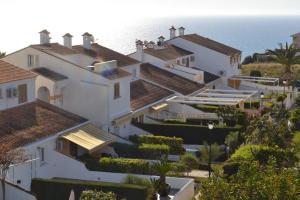 a row of houses with the ocean in the background at GRAN VISTA in Santa Pola