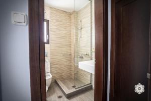 Koupelna v ubytování Aktaion Hotel + 37 fotografií