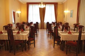 Reštaurácia alebo iné gastronomické zariadenie v ubytovaní Pensjonat Beata