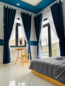 Postel nebo postele na pokoji v ubytování November Villa Đà Lạt