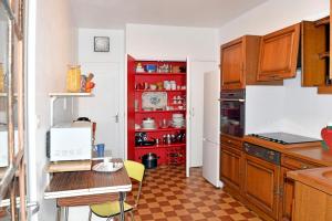 Η κουζίνα ή μικρή κουζίνα στο La Grange de Jean - 3 bedrooms with garden 300m from Lake Annecy