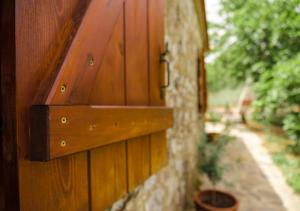Zdjęcie z galerii obiektu SANTA CRUZ country cottage w mieście KallithÃ©a +37 zdjęć