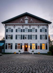 Foto dalla galleria di Fletcher Hotel Château De Raay a Baarlo