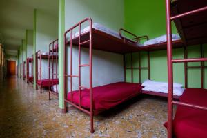 Katil dua tingkat atau katil-katil dua tingkat dalam bilik di Casa Alberg 4 Vents