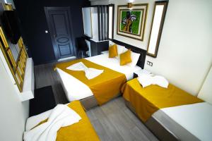 Postel nebo postele na pokoji v ubytování Exporoyal Hotel