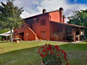 a house with a red roof and a red fire hydrant at Agriturismo Montemari in Palaia