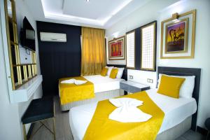 Postel nebo postele na pokoji v ubytování Exporoyal Hotel