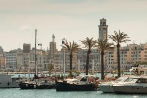 Gallery image of "ULTIMA" love boat in Bari