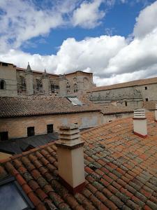 a view of the roof of a building at Hotel Las Moradas in Avila