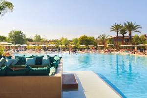 Bazén v ubytování Hotel Riu Tikida Palmeraie - All Inclusive nebo v jeho okolí