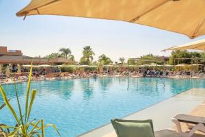 Bazén v ubytování Hotel Riu Tikida Palmeraie - All Inclusive nebo v jeho okolí