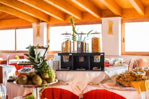Makanan di atau berdekatan hotel