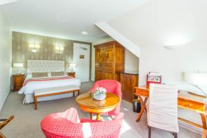 Postel nebo postele na pokoji v ubytování Le Manoir Hôtel
