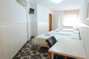 Postel nebo postele na pokoji v ubytování Hostal Jaufil + 37 fotografií